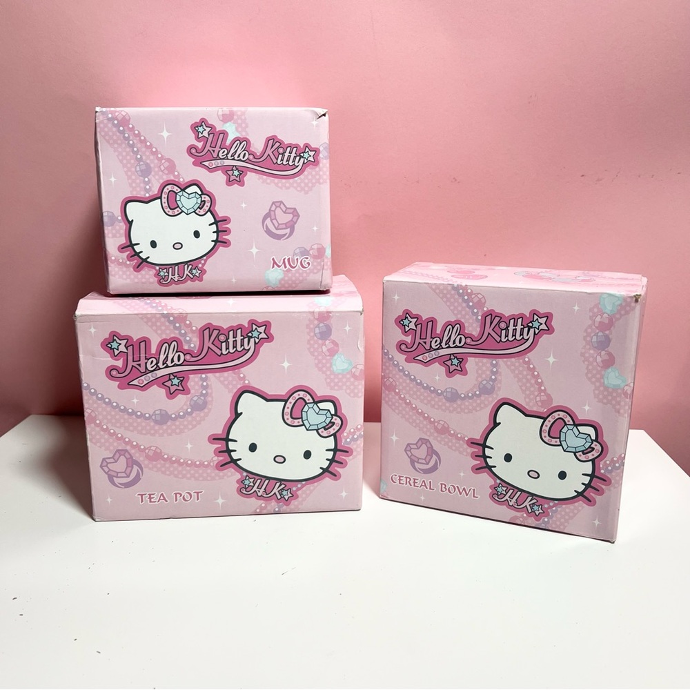 Vintage Y2K 2000s mcbling 2006 Sanrio hello kitty boxes